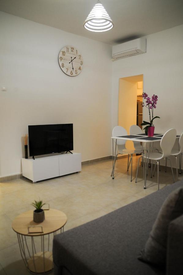 Apartman Gulliver In The Center, 10 Meters From The Sea With Private Parking In Natural Shade Rabac Bagian luar foto