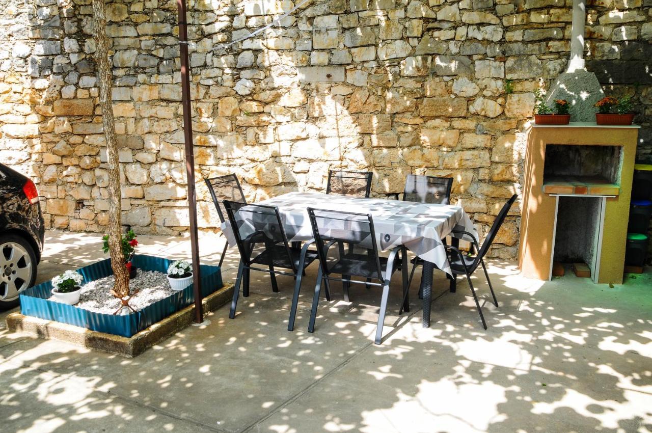 Apartman Gulliver In The Center, 10 Meters From The Sea With Private Parking In Natural Shade Rabac Bagian luar foto